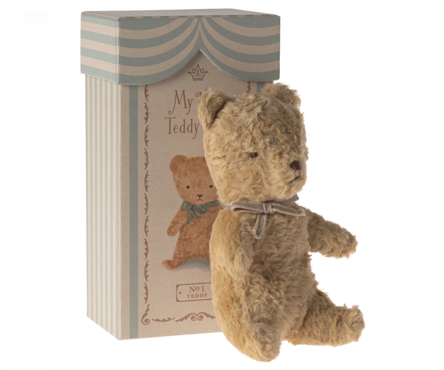My first teddy - Sand