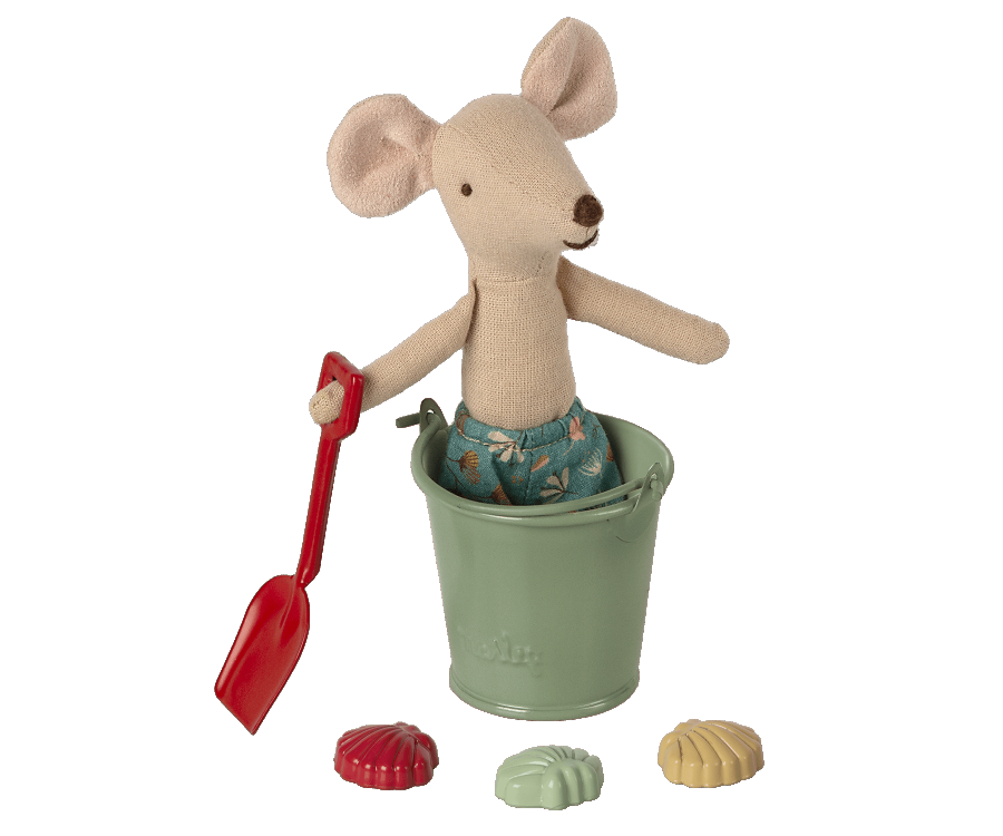Set de plage - seau, pelle et coquillages