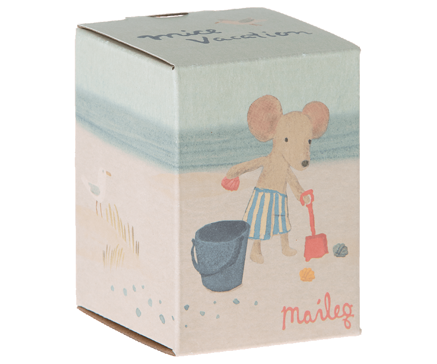 Set de plage - seau, pelle et coquillages