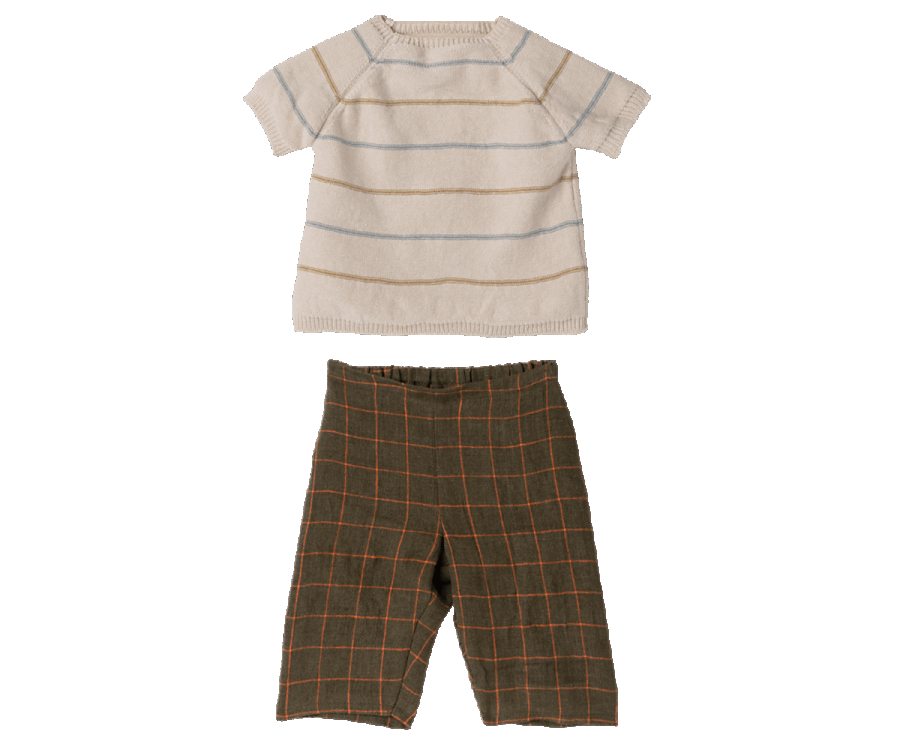 Pants and knitted shirt, Size 5