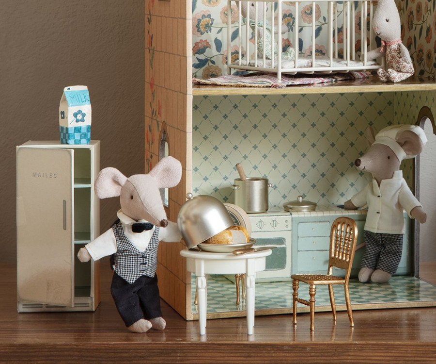 Waiter mouse, Big brother