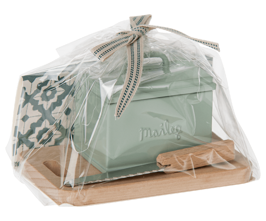Bread box w. utensils, Miniature