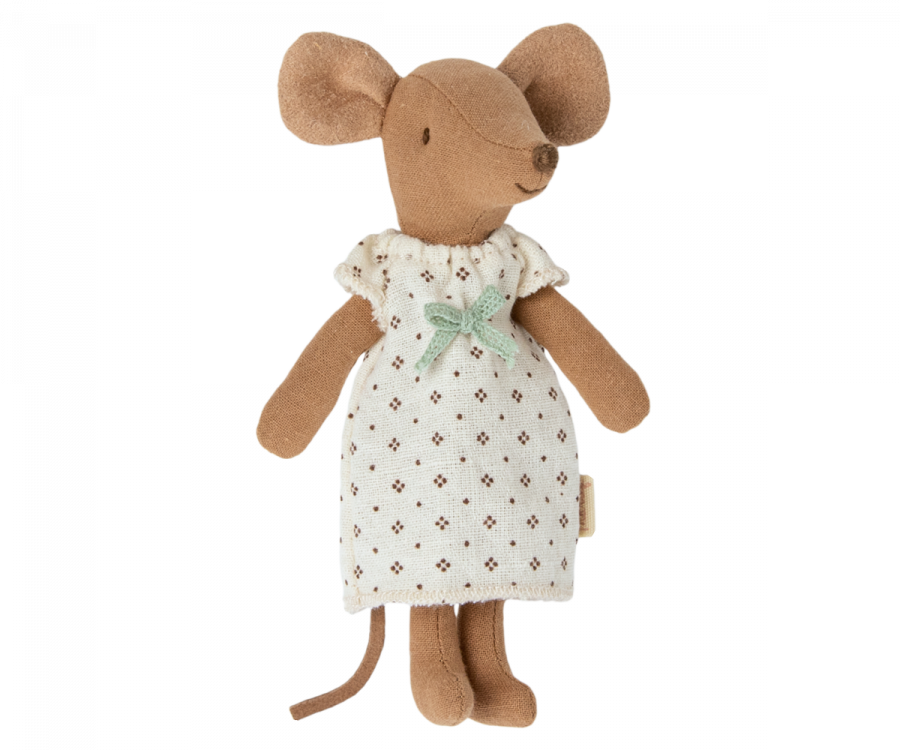 Big sister mouse in matchbox