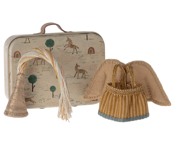 Fairy clothes in suitcase, Little sister mouse